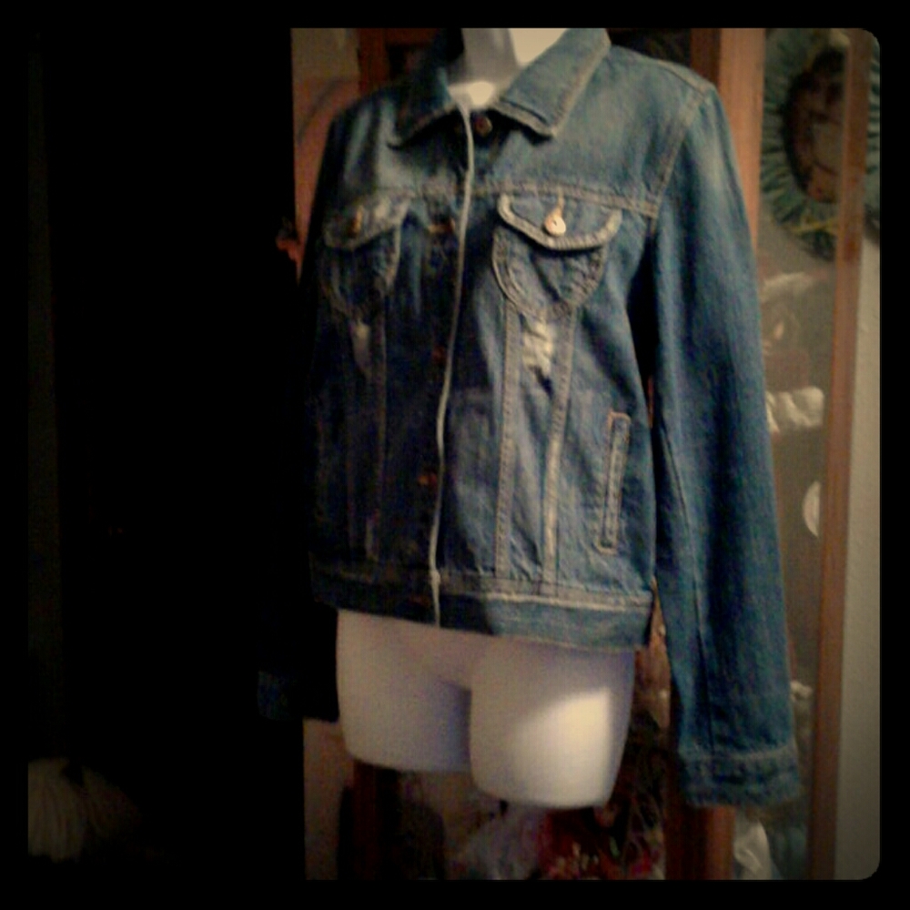 NWOT,Vintage 90's, Distressed & Faded, Blue Denim, Jean Jacket(JR)💙🦋💙